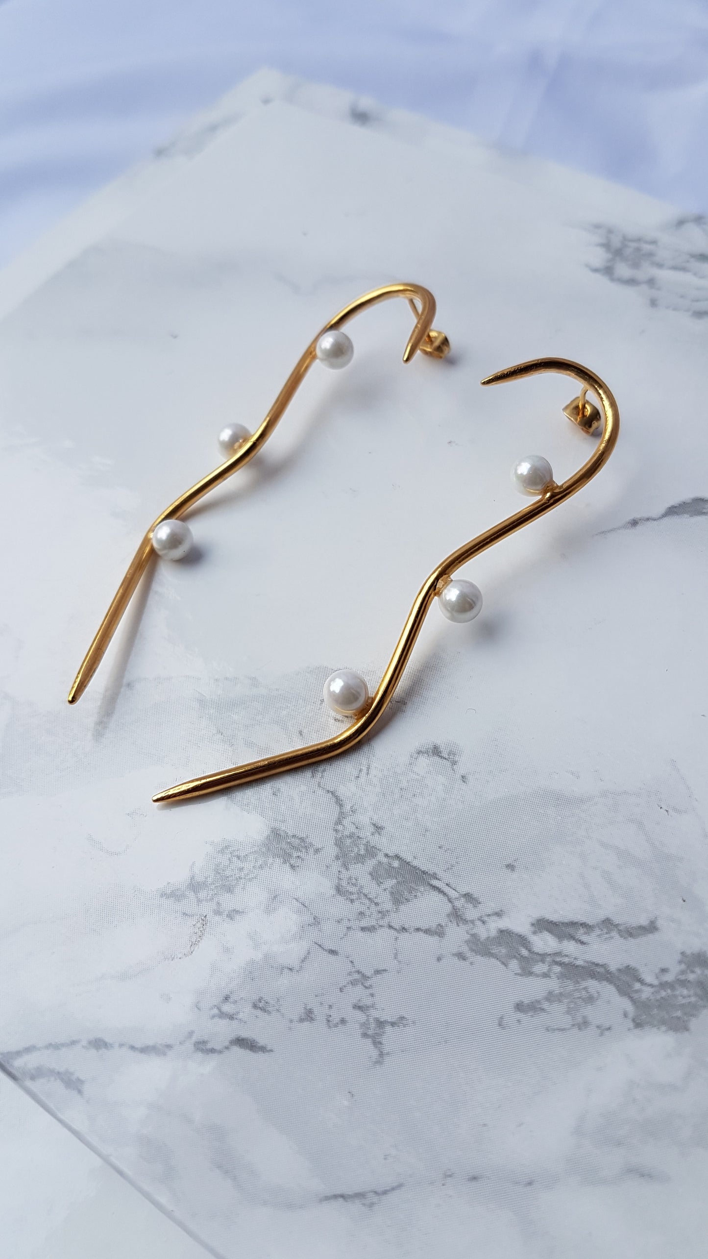 Stem Pearl earrings in Gold