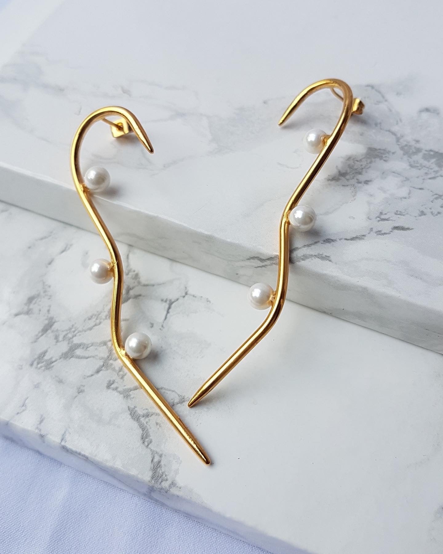 Stem Pearl earrings in Gold