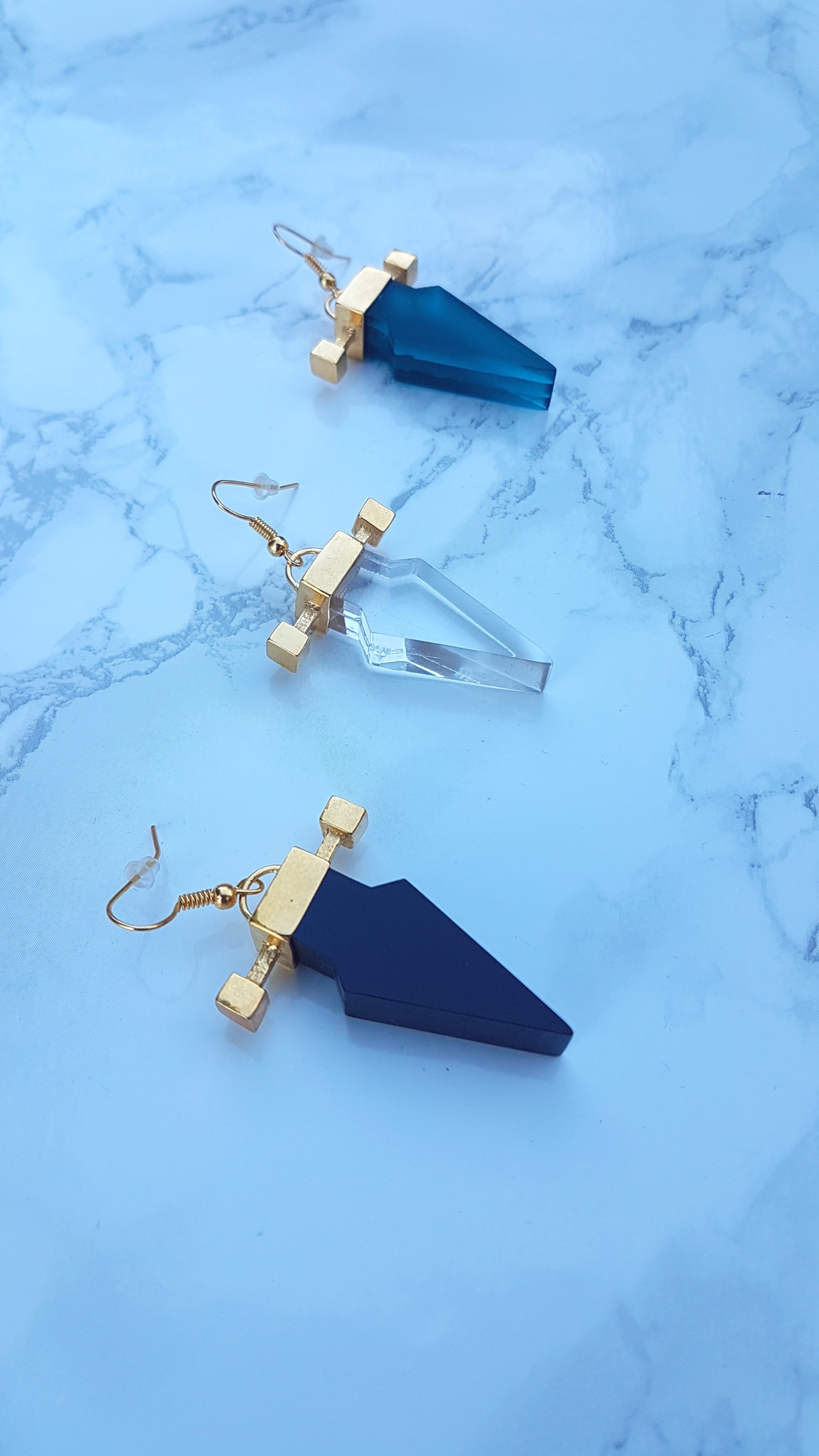 The Dagger earring in clear