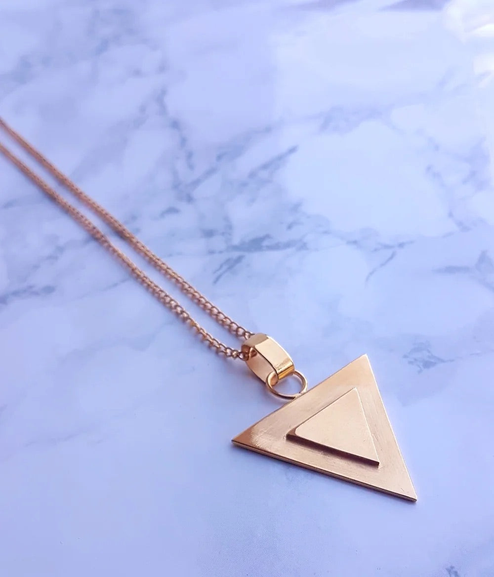Tri Pendant necklace