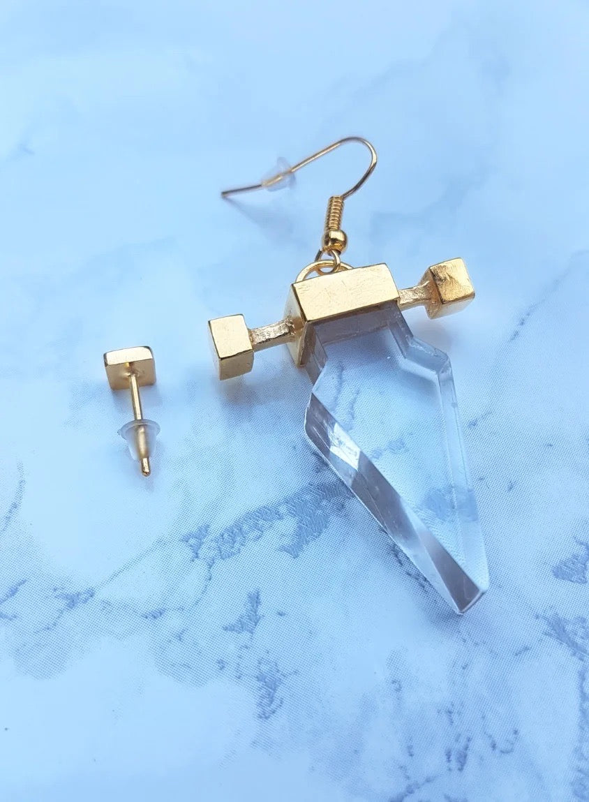 The Dagger earring in clear