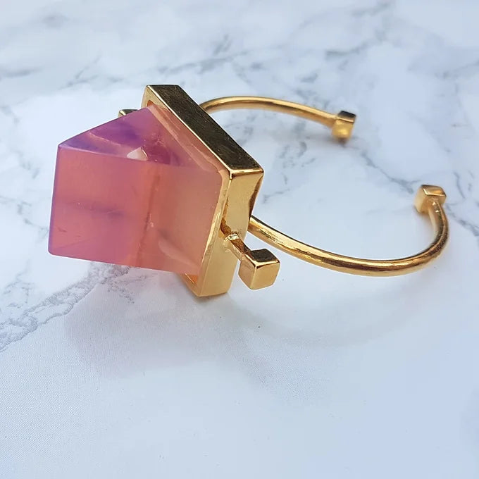 The Pyramid bracelet in Caribbean Peach