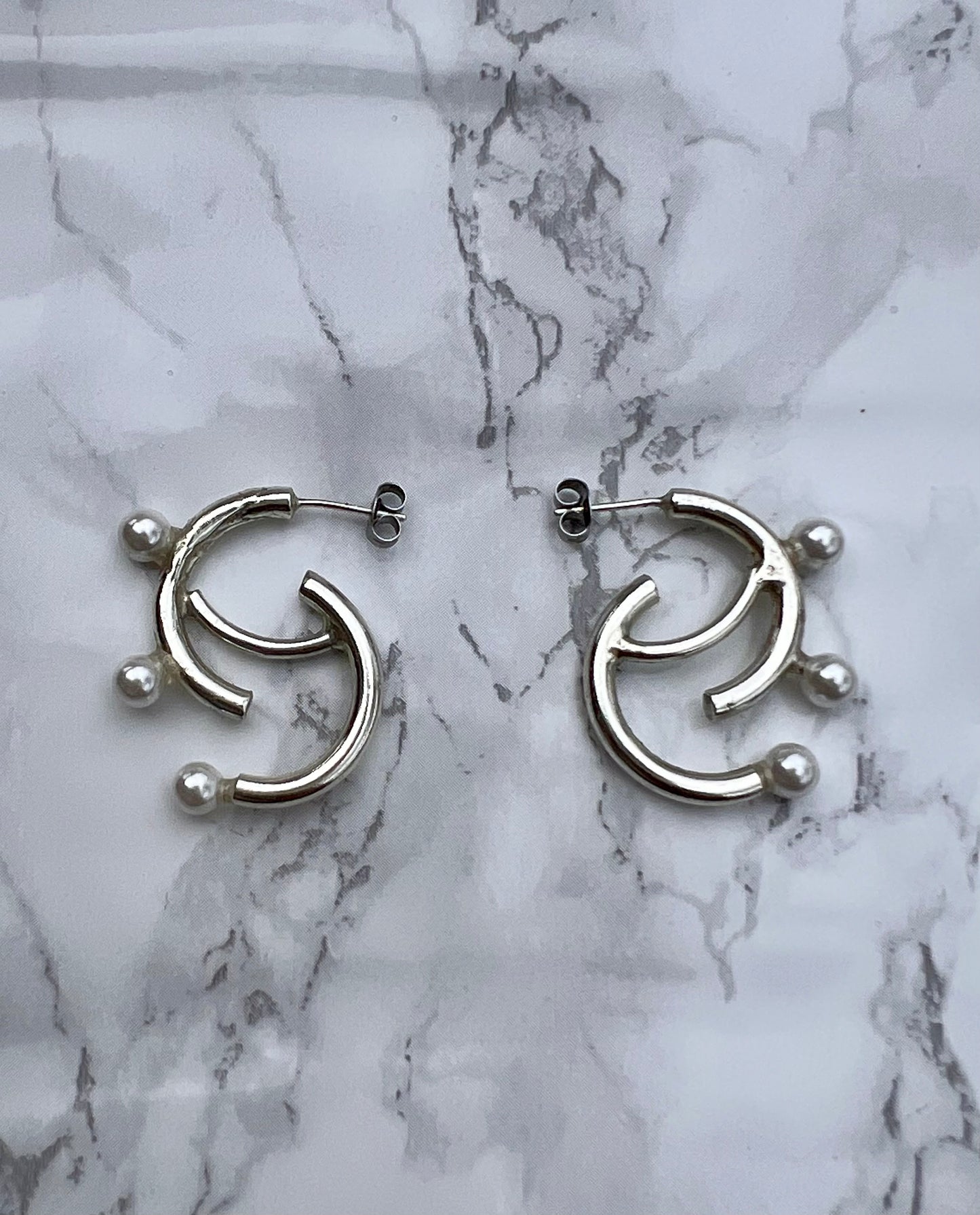 Swirl Pearl earrings in Sterling Silver