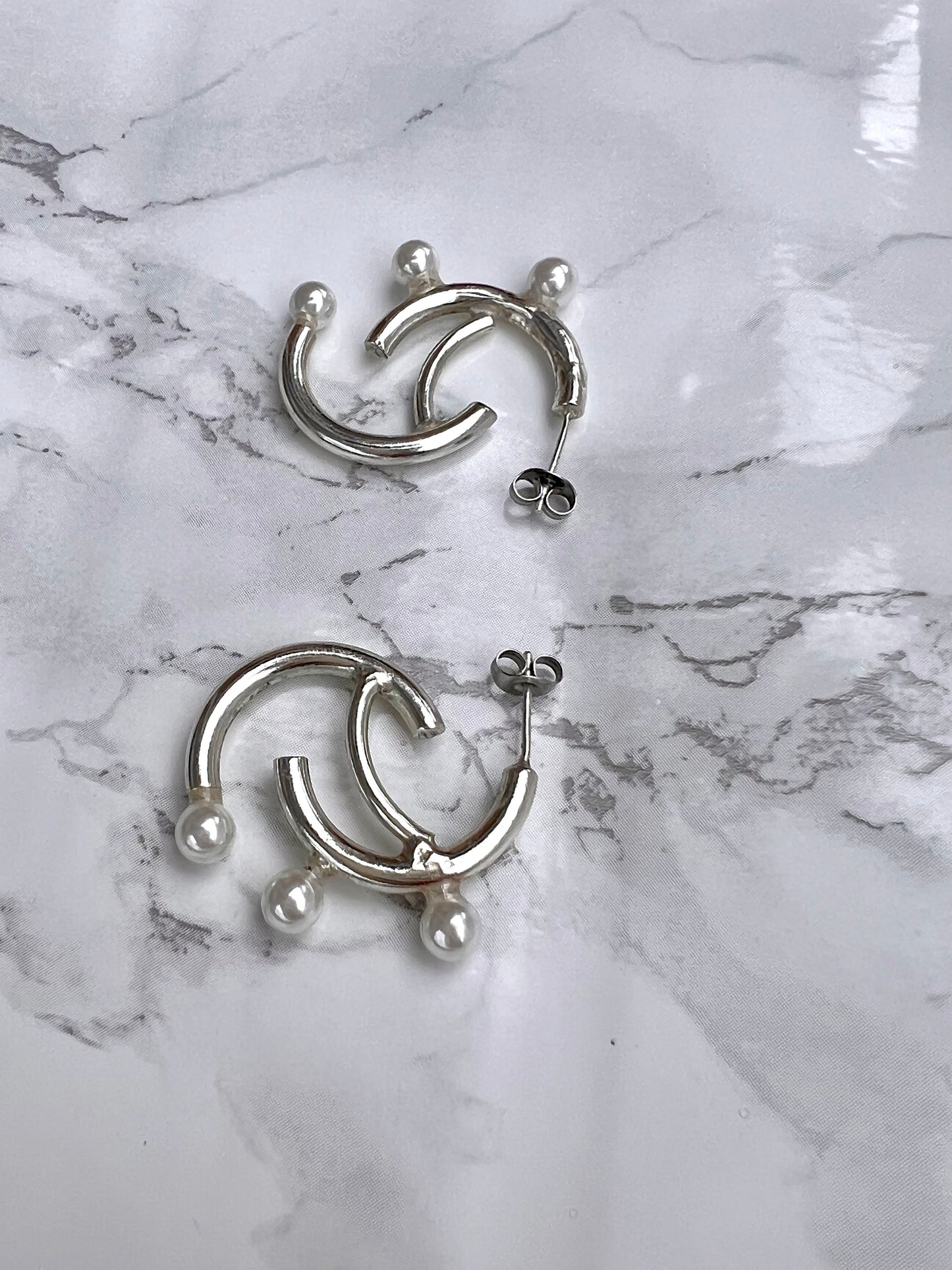 Swirl Pearl earrings in Sterling Silver