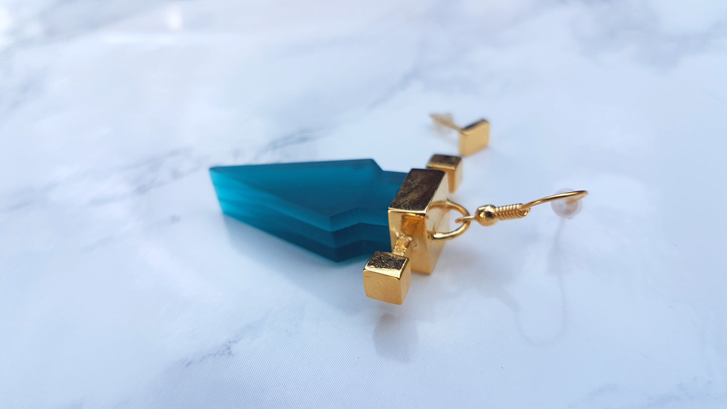The Dagger earring in Azure blue