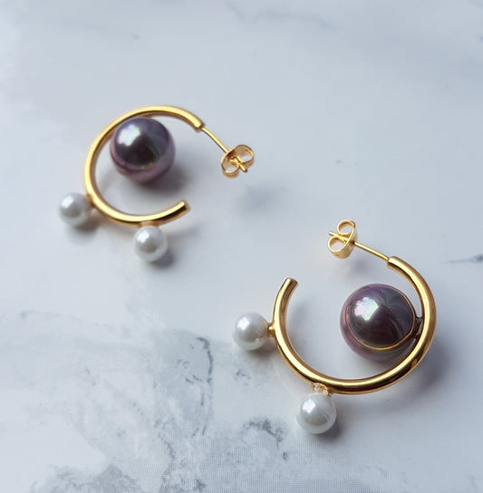 The Pearl Mini Hoop earrings in Gold
