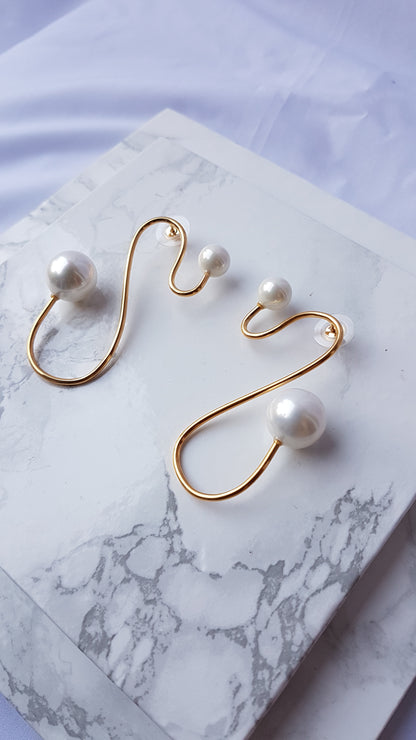 Fluid Pearl Earrings- Gold